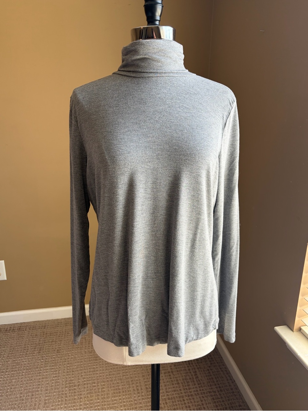 Fairway & Greene Women's Gray Long Sleeve Turtleneck with Embroidery, Large Golf